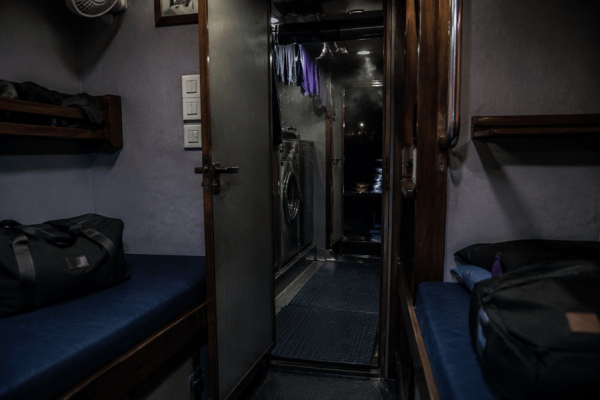 Onboard life: comfort, food, seasickness